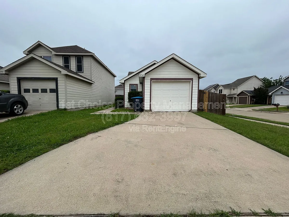 Building Photo - 10745 Many Oaks Dr