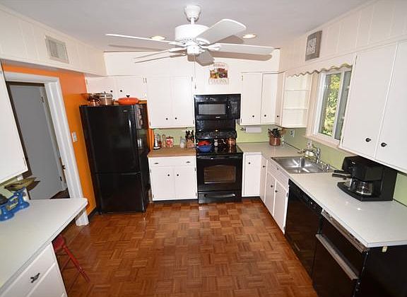 Parquet flooring, neutral cabinetry & appliances