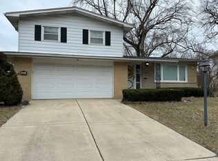 821 W Manor Ct, Glenwood, IL 60425