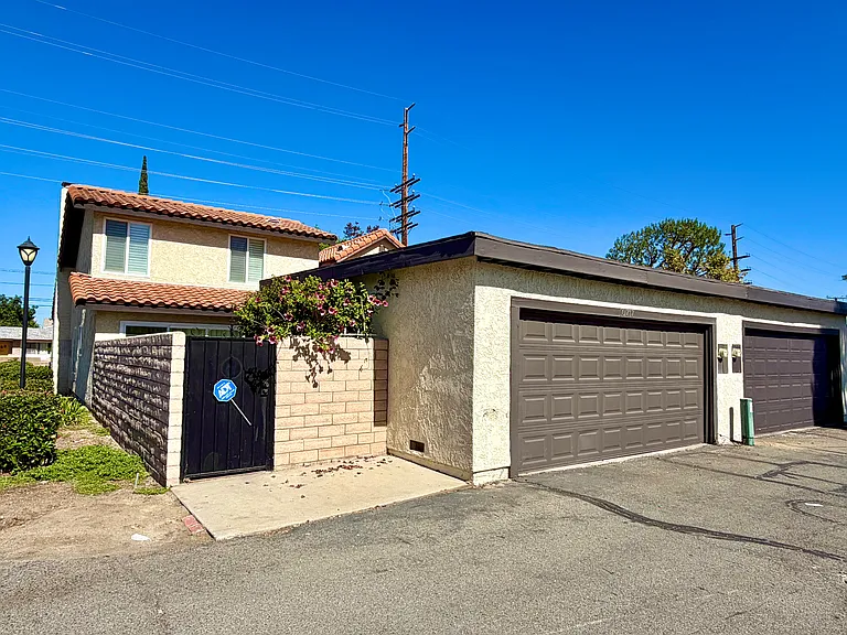 10717 Mountain View Ave — Photo 3