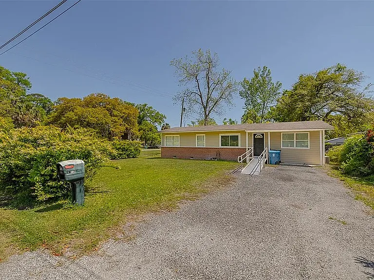 724 Lee St — Photo 3