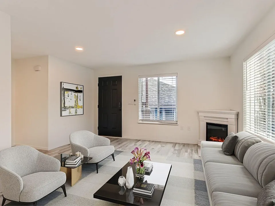 4612 NE Lombard St #1