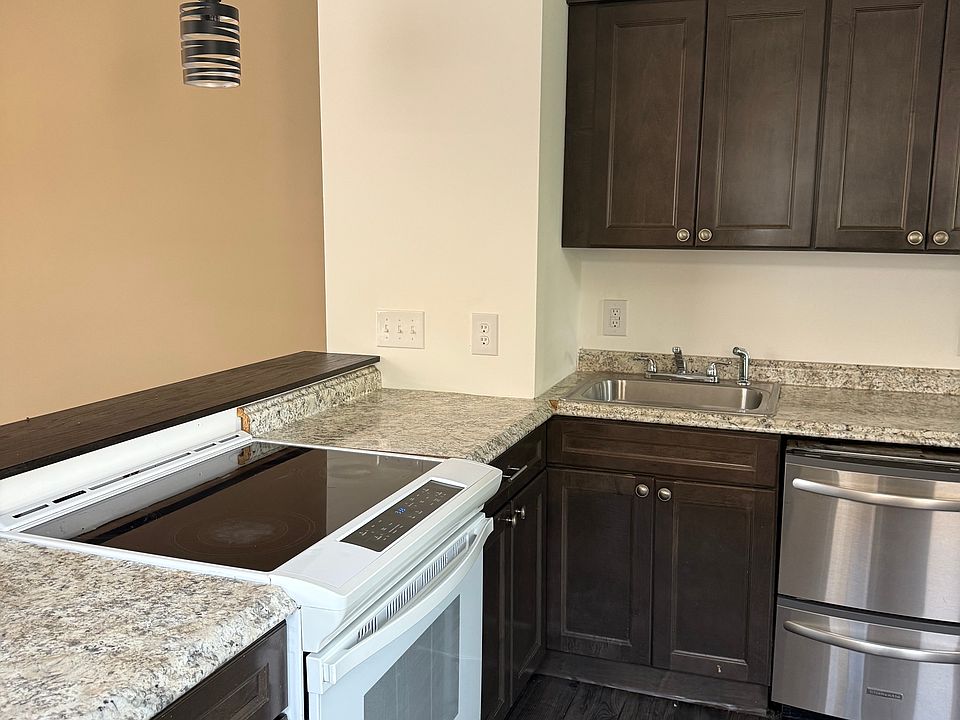 1st image of 124 Melrose Ave #2