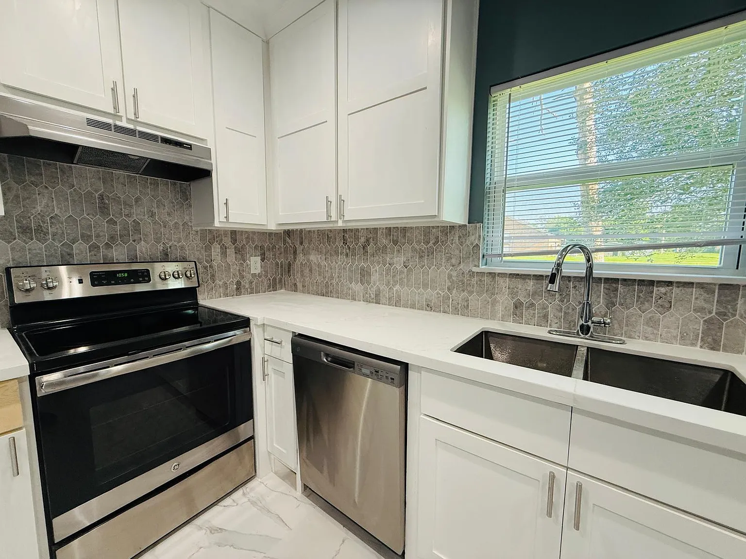 3 bed, 1396 sqft, $1,500 — Photo 4