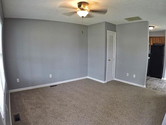3rd image of 525 Walnut St