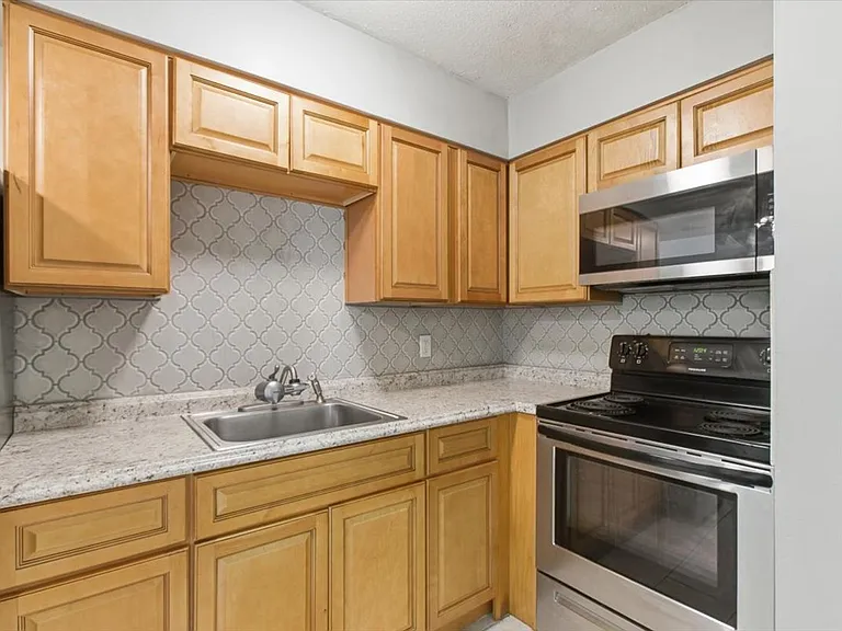 3307 Mayflower Street — Photo 4