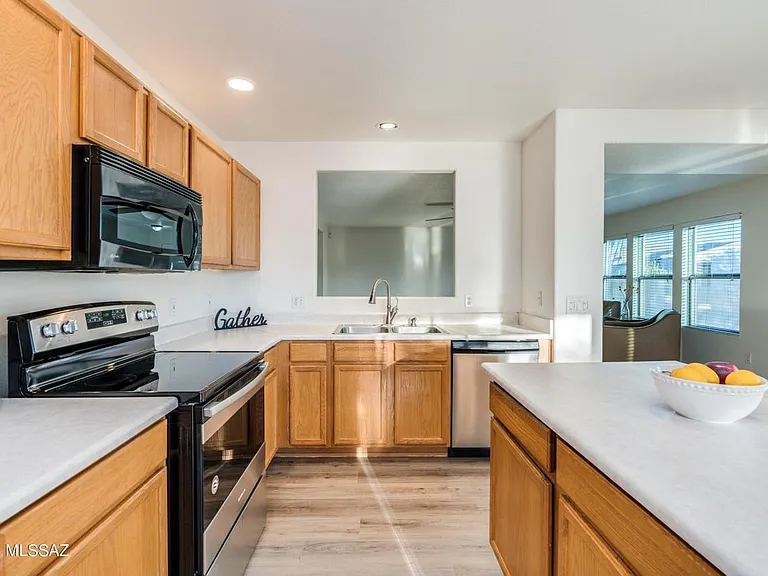 8134 S Teaberry Ave — Photo 1