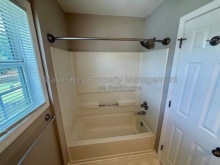 703 Swan Hill Ct — Photo 20