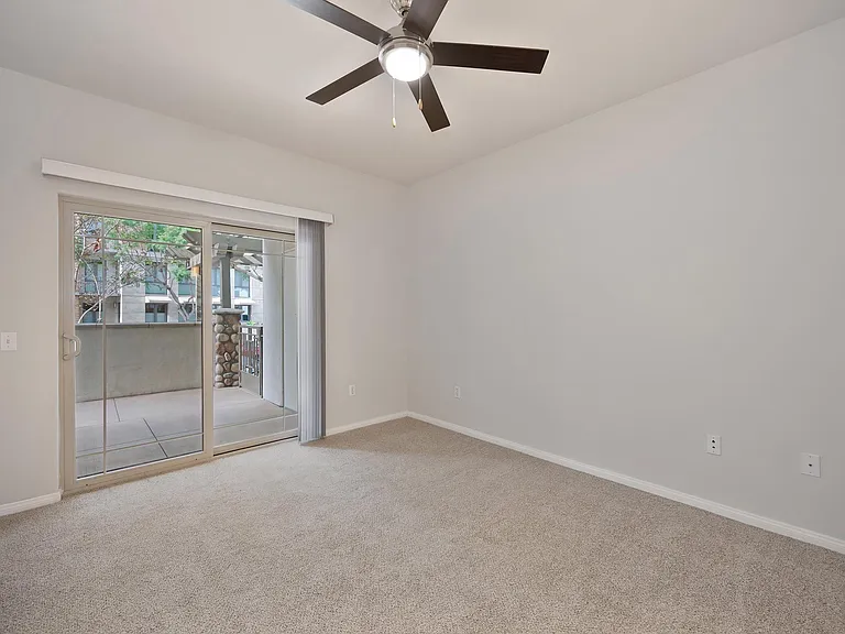 Mission Hills Commons — Photo 21