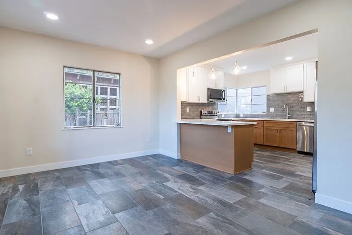 2 bed, 2.0 bath, 1000 sqft, $5,000 — Photo 4