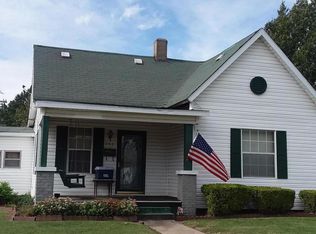 208 9th St, Monett, MO 65708