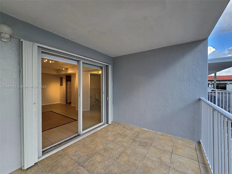 637 SW 3rd St #404 — Photo 5