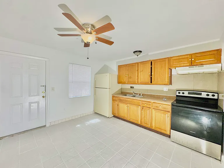 411 SE 23rd Ave #B — Photo 6