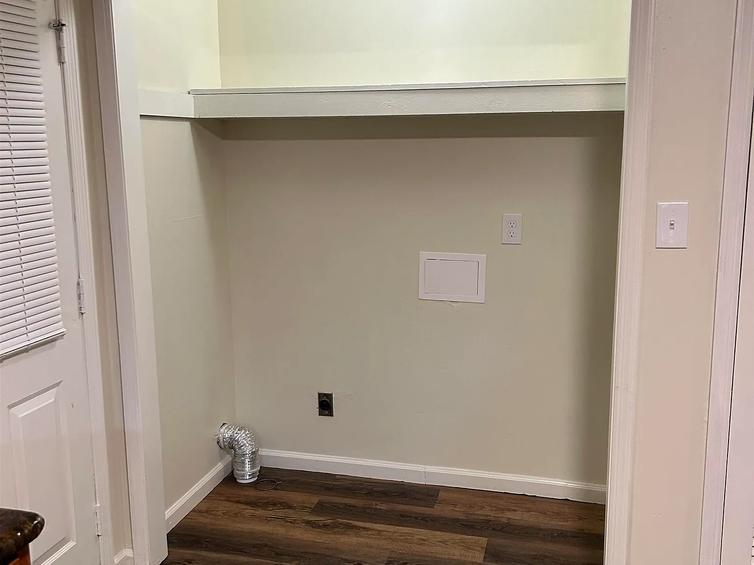2 bed, 1.0 bath, 900 sqft, $875 — Photo 2