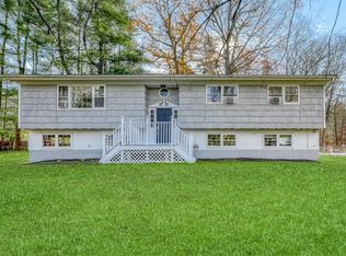 31 Robin Hood Rd, Suffern, NY 10901