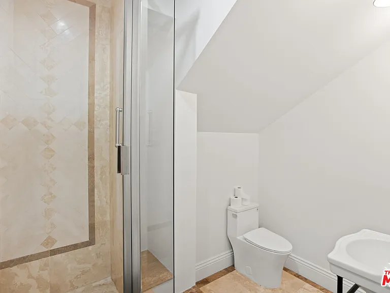520 N Palm Dr — Photo 20