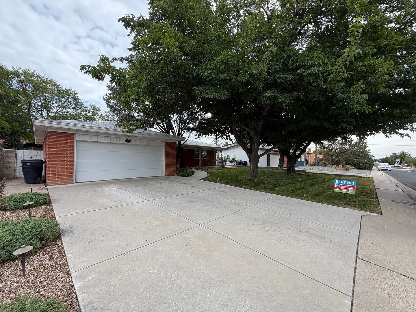 3 Bedroom Single Story Home Available Near Pennsylvania St NE & Candelaria Rd NE! — Photo 3