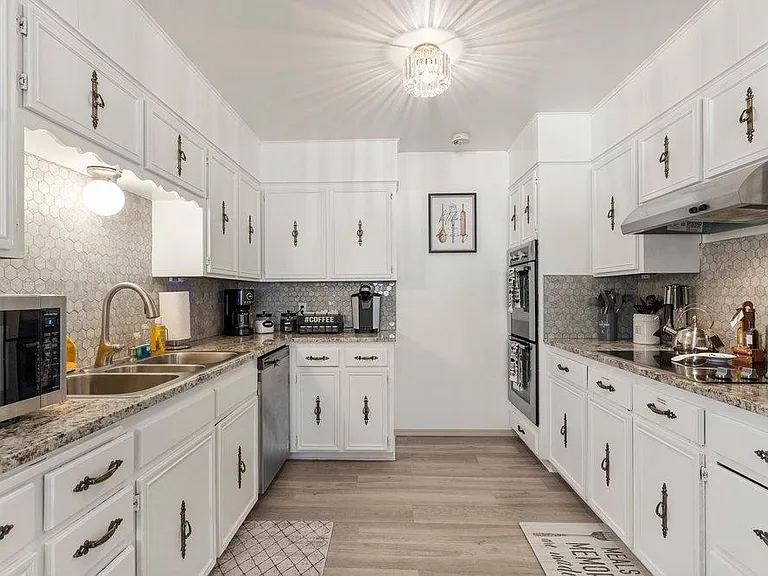 E 63rd Pl — Photo 2