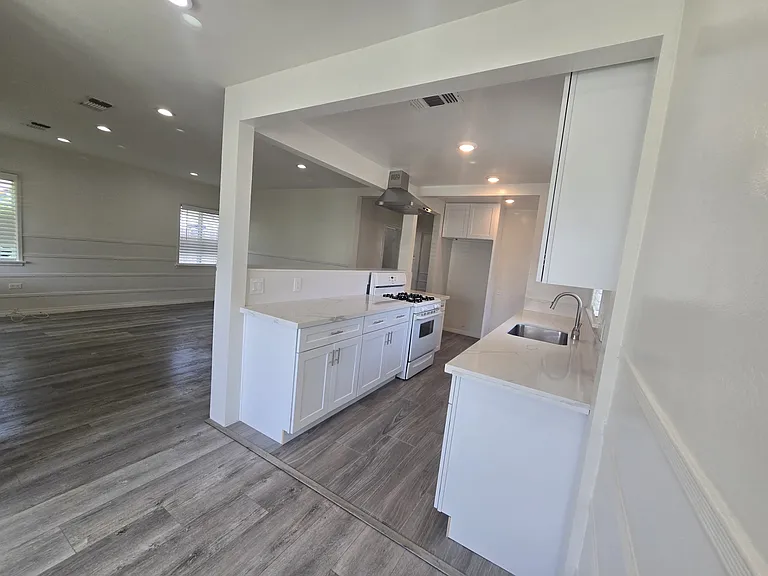 10544 Helendale Ave — Photo 6