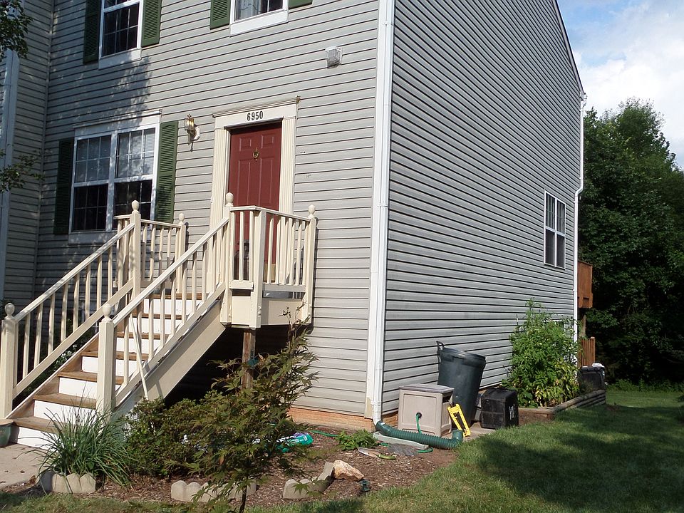 Village Stream Pl END UNIT