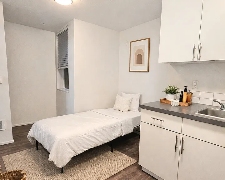 Horizon Greenwood Apartments — Photo 16
