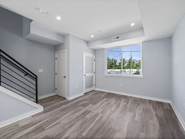 East Tioga Lofts — Photo 40