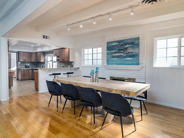 6135 Wilkinson Ave — Photo 6