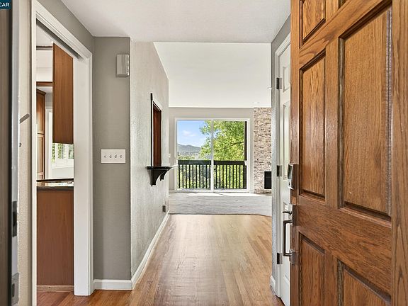 5th image of 1975 Fair Ridge Ct