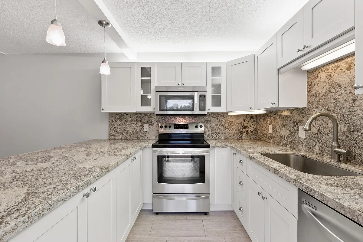 Building Photo - 825 Center St #3D