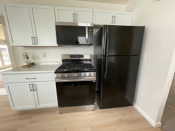 4th image of 237 Dunlop Ave