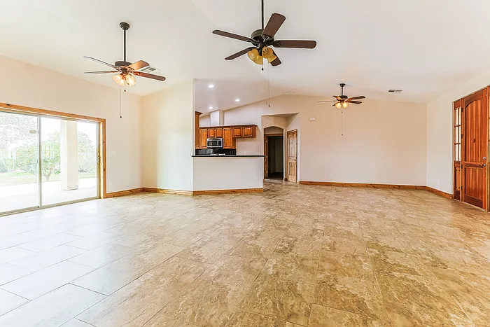 3 bed, 2.0 bath, 2133 sqft, $2,300 — Photo 3