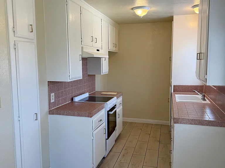 724 E Hardy St — Photo 6