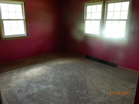 5th image of 821 Riverview Dr