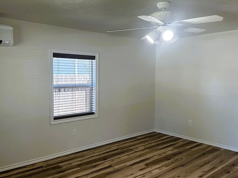 818 NE Johnson St — Photo 4