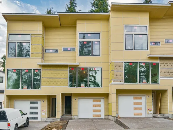 18213 NE Garden Dr, Vancouver, WA 98682