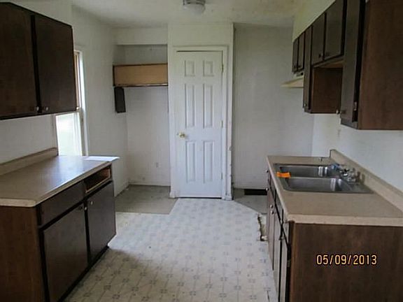 5th image of 2208 Delavan Dr