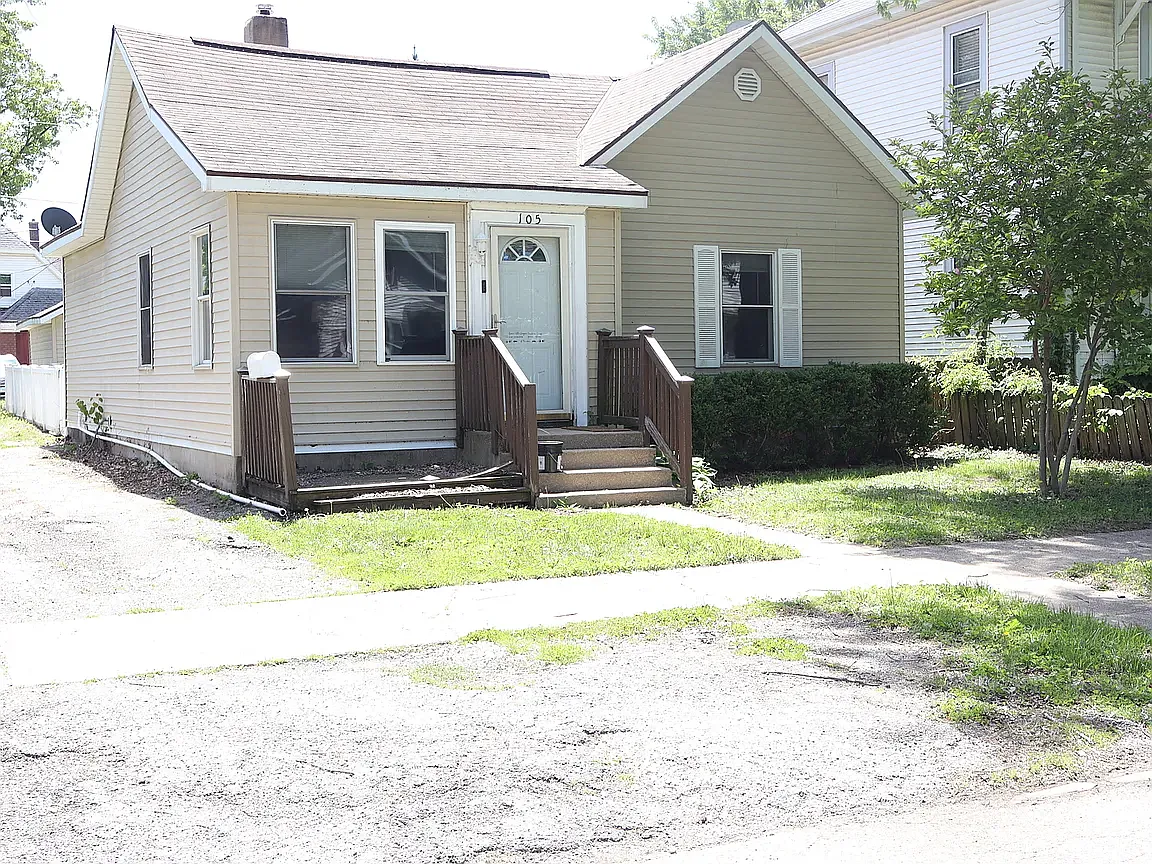 2 bed, 821 sqft, $1,348 — Photo 1