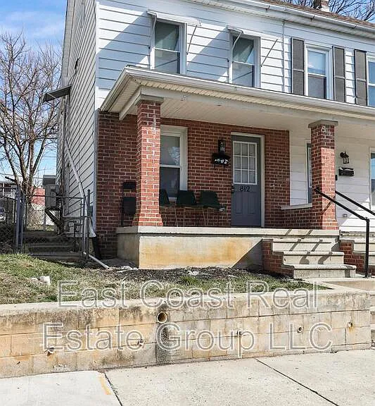 812 Dale St — Photo 2