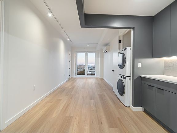 4th image of 931 Carroll St #714