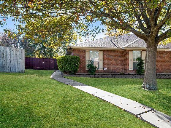 3rd image of 105 Idle Creek Ct