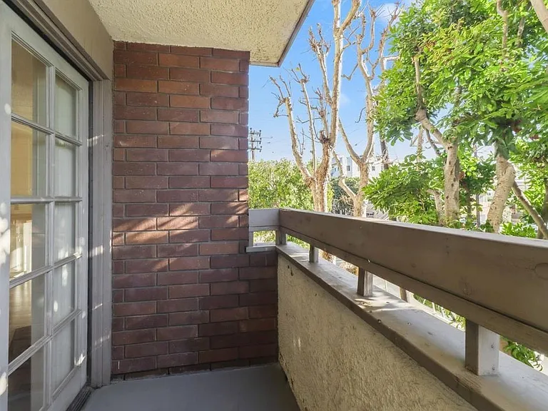 1254 S Saltair Ave #101 — Photo 6