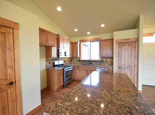 220 NW 28th St, Redmond, OR
