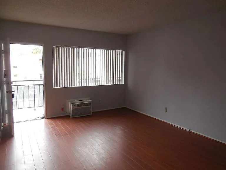 New Hampshire Apartments — Photo 12