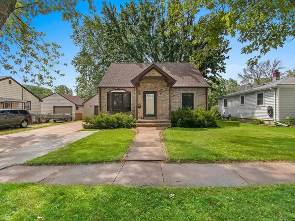 525 W 8th St, Kaukauna, WI 54130
