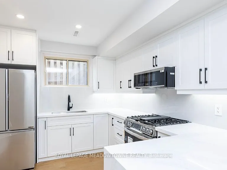 468 Gowland Cres #BASEMENT — Photo 9