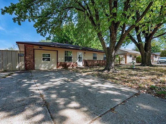 2nd image of 505 Meadowlake Dr