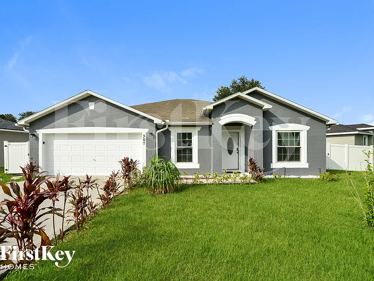 307 Michigan Ln — Photo 1