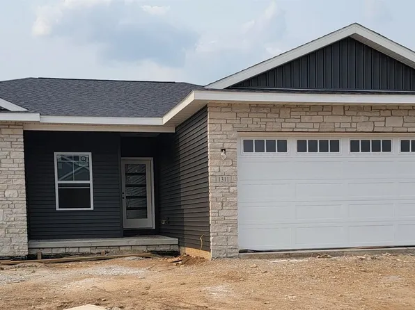 1311 Hillcrest Dr, Chillicothe, IL 61523