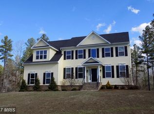 124 Queen Laurens Ct, Fredericksburg, VA 22406