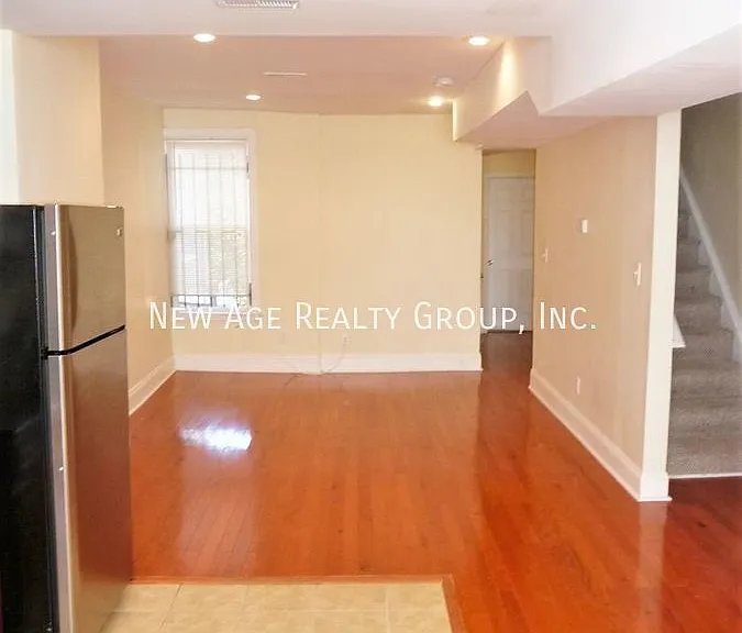 661 N 33rd St #2 — Photo 3